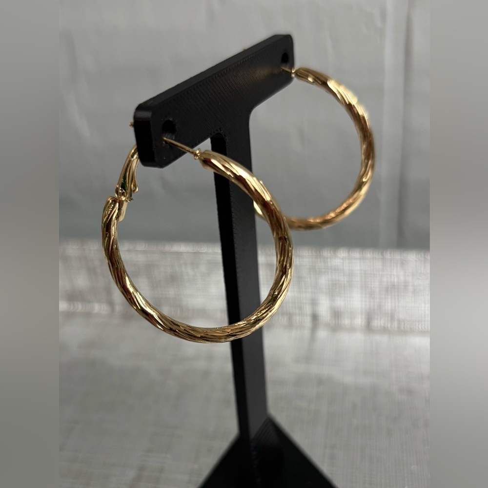 5/$25 (Pick 5 items for $25 Labeled) Elegant Goldtone Hoop Earrings